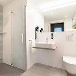 - The Niu, Flower By Ihg 콘스탄츠