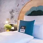 - The Niu, Flower By Ihg 콘스탄츠