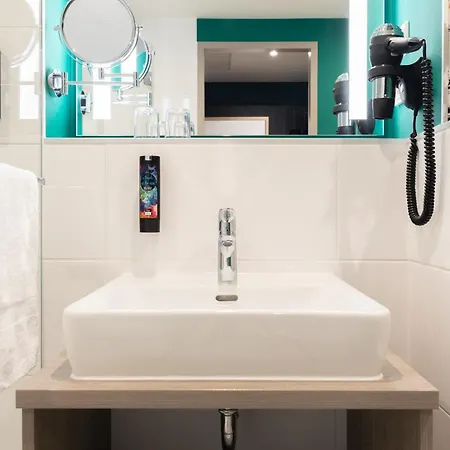 - The Niu, Flower By Ihg 康斯坦茨