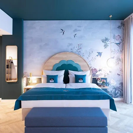 - The Niu, Flower By Ihg Hotel 3*