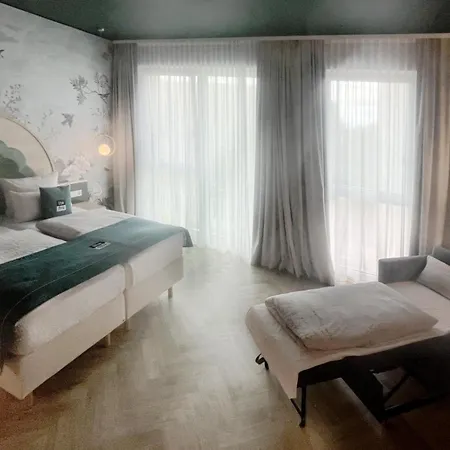 - The Niu, Flower By Ihg