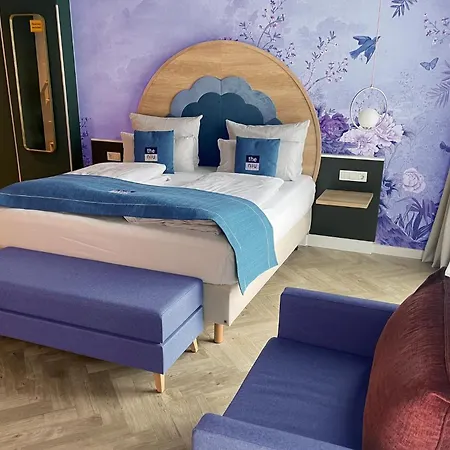 Hotel - The Niu, Flower By Ihg 3*