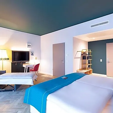 - The Niu, Flower By Ihg كونستانز