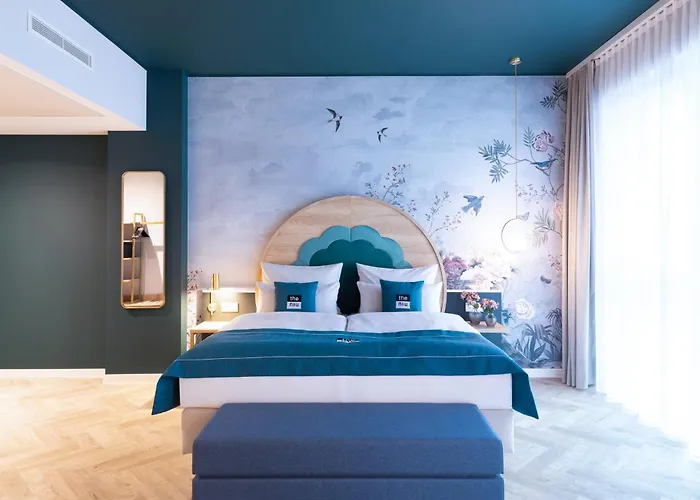 - The Niu, Flower By Ihg Hotel 3*