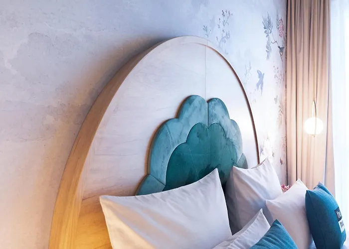 Hotel - The Niu, Flower By Ihg 3*