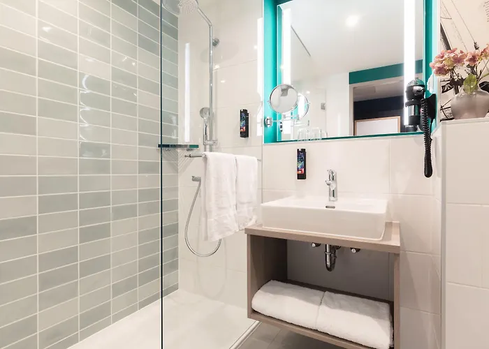 - The Niu, Flower By Ihg Hotel 3*